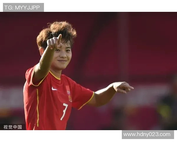 中国女足明星生活照曝光 展现球场外的真实魅力与个性风采